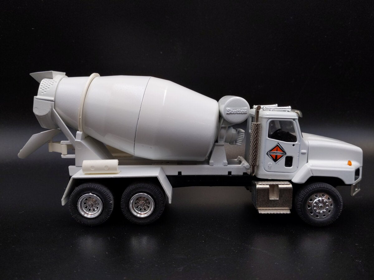 Conrad 1:50 5600i International Concrete Mixer EX/Box