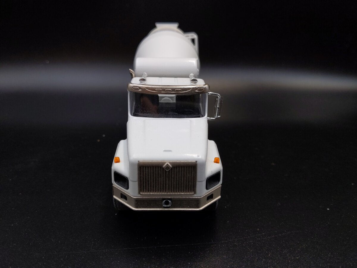 Conrad 1:50 5600i International Concrete Mixer EX/Box