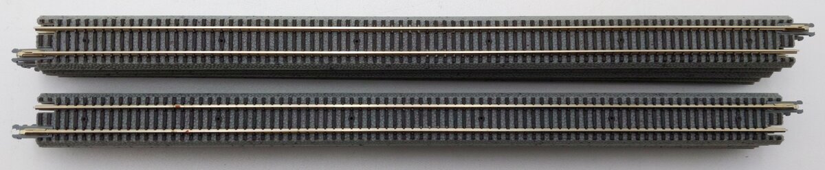 Micro-Trains 99040017 Z Scale 220mm Straight Track Sections (11) EX