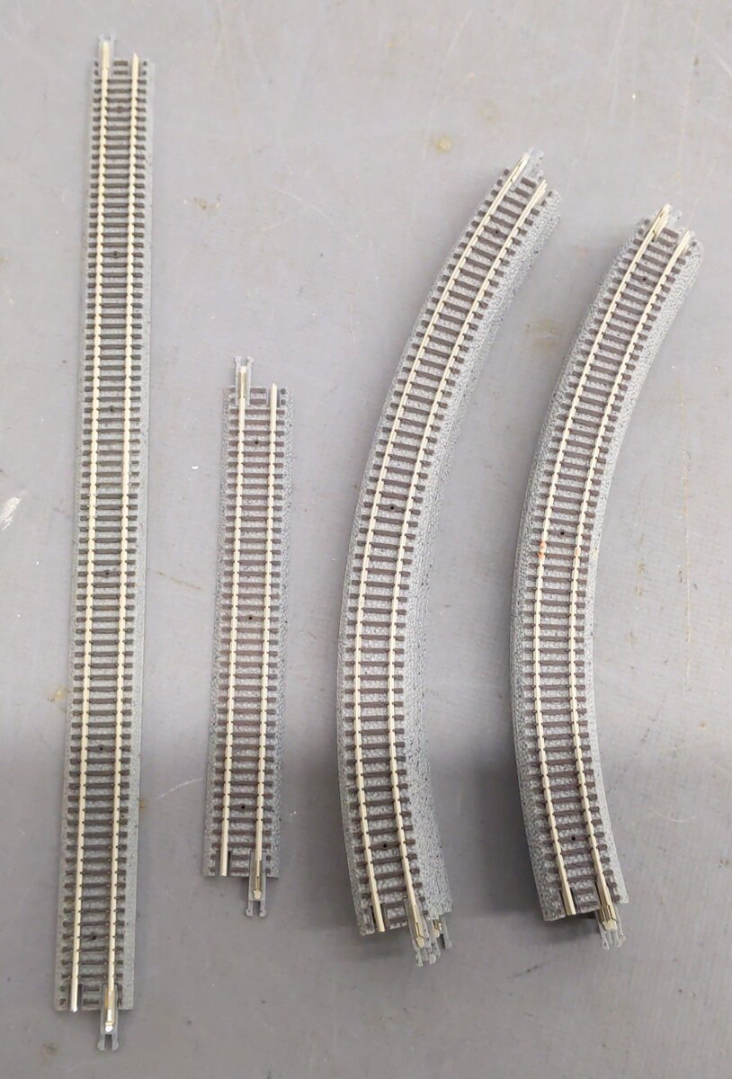 Micro-Trains Z Scale Assorted Straight Track Sections [11] VG