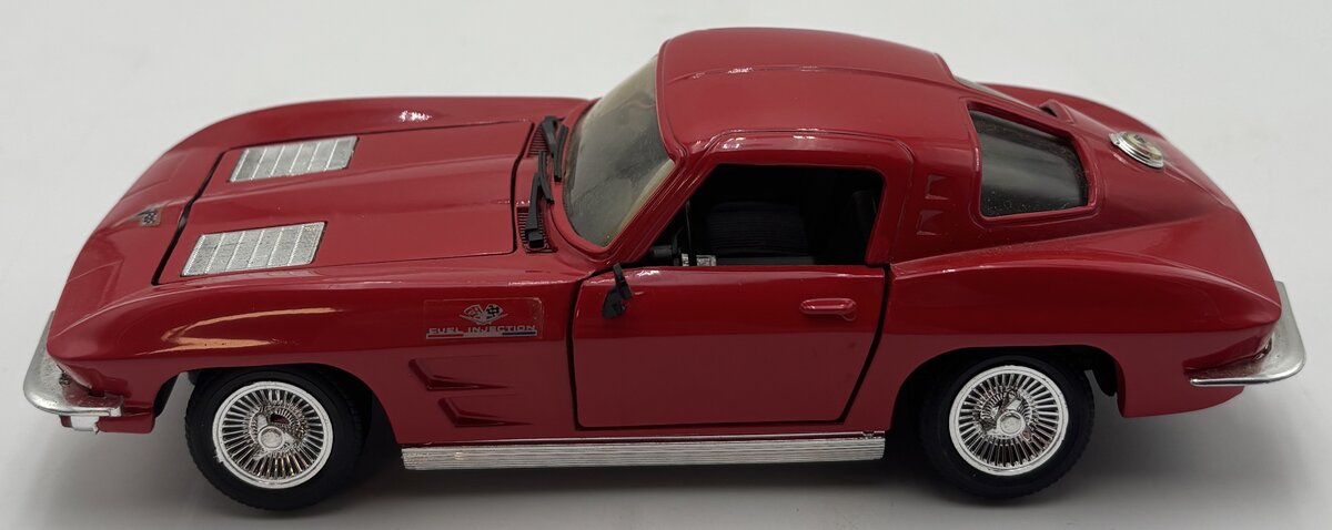 Revell 1:24 Red 1963 Corvette Stingray LN