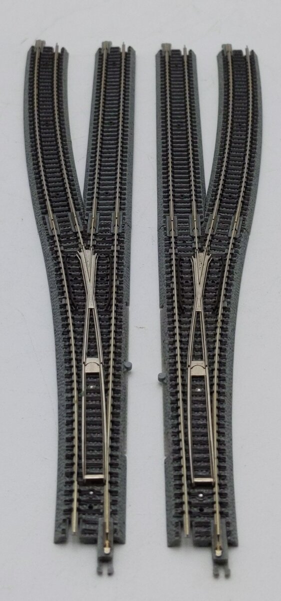 Micro-Trains Z Scale R490 13D Left & Right Turnout Pair EX