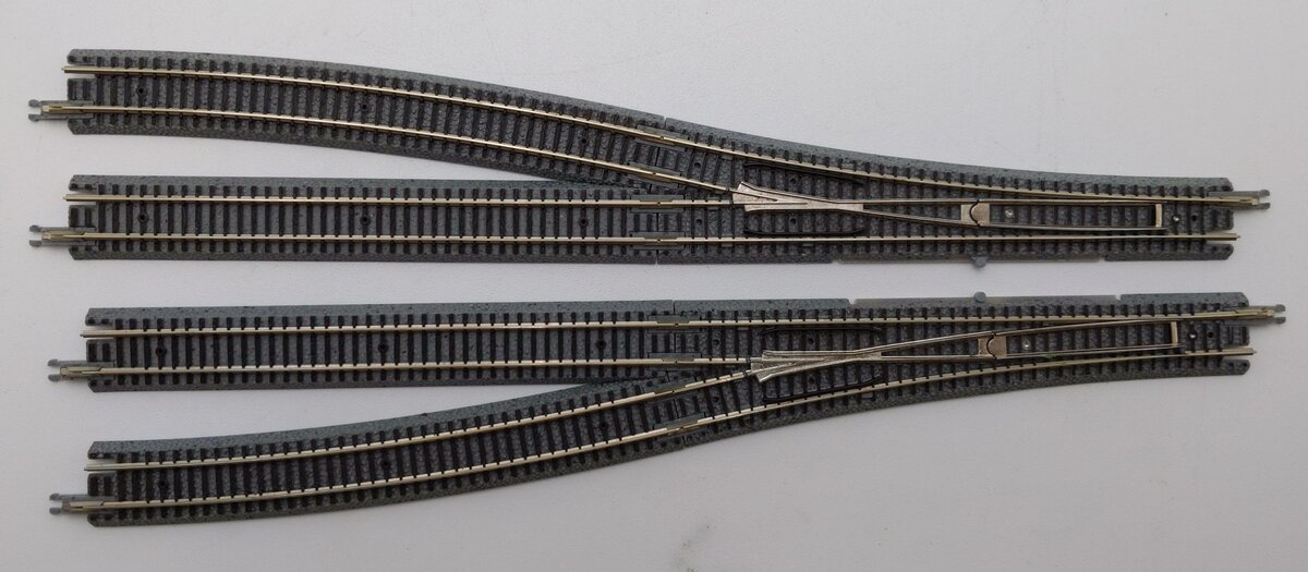 Micro-Trains Z Scale R490 13D Left & Right Turnout Pair EX