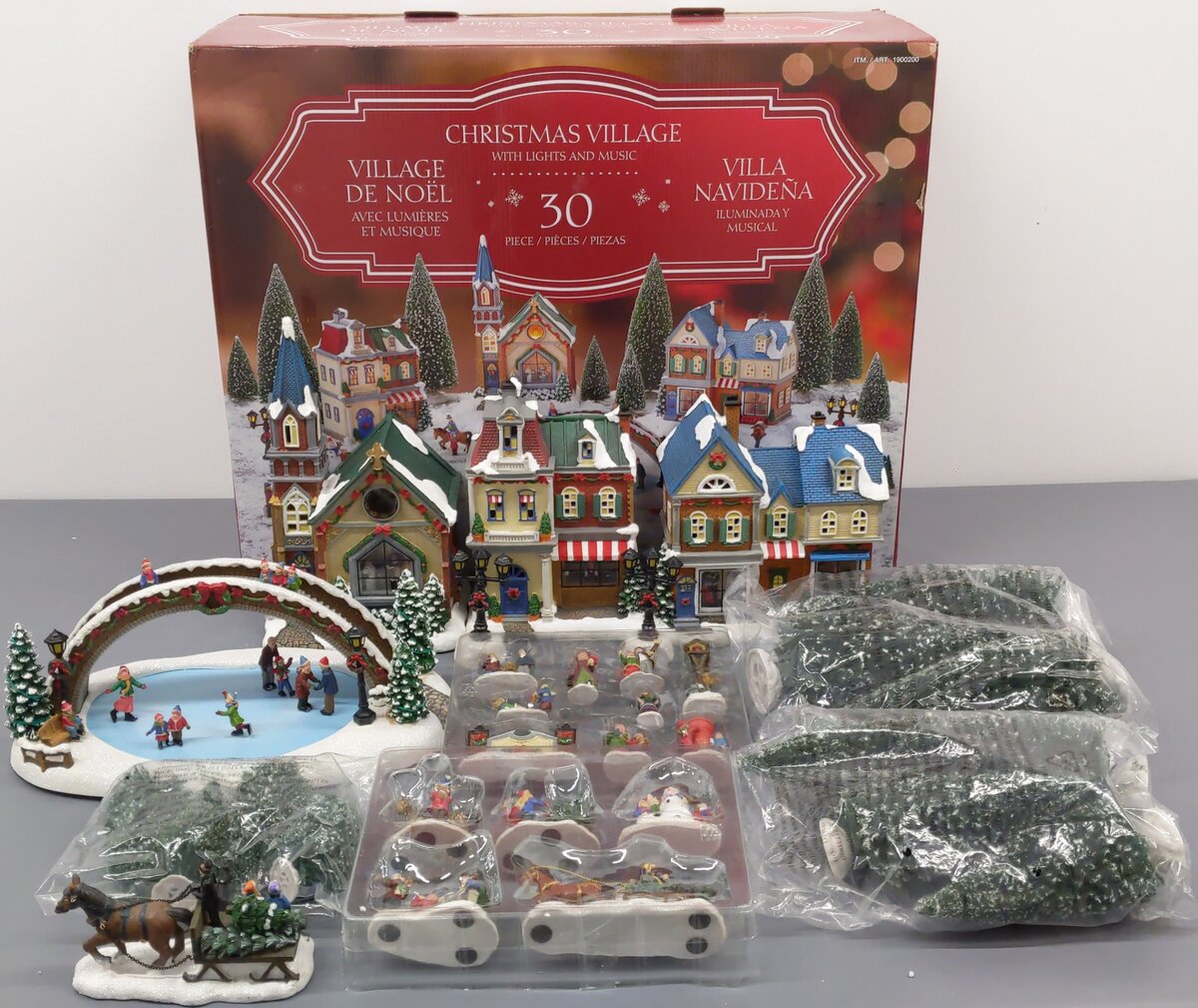 Costco 1900200 30 Piece Christmas Village w/Lighting & Music LN/Box