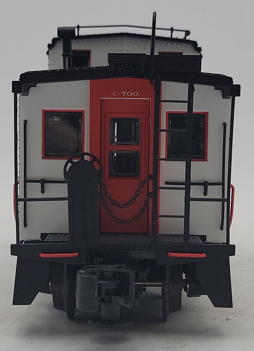 Atlas 6679-1 O Gauge New Haven International NE-6 Caboose #700 (3-Rail) EX/Box
