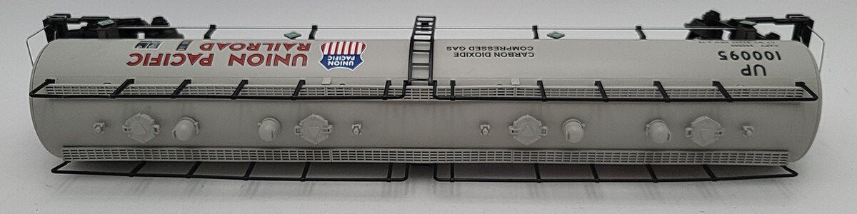 MTH 20-96205 O Gauge Union Pacific 20K Gallon 4-Compartment Tank Car #100095 EX