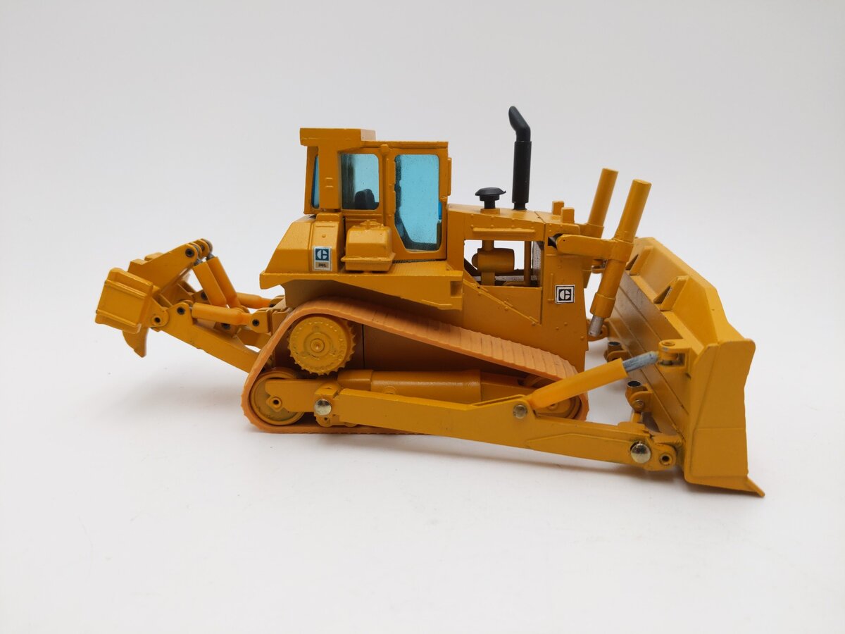 NZG 233 1:50 Scale CAT D9R Track-Type Tractor Diecast EX