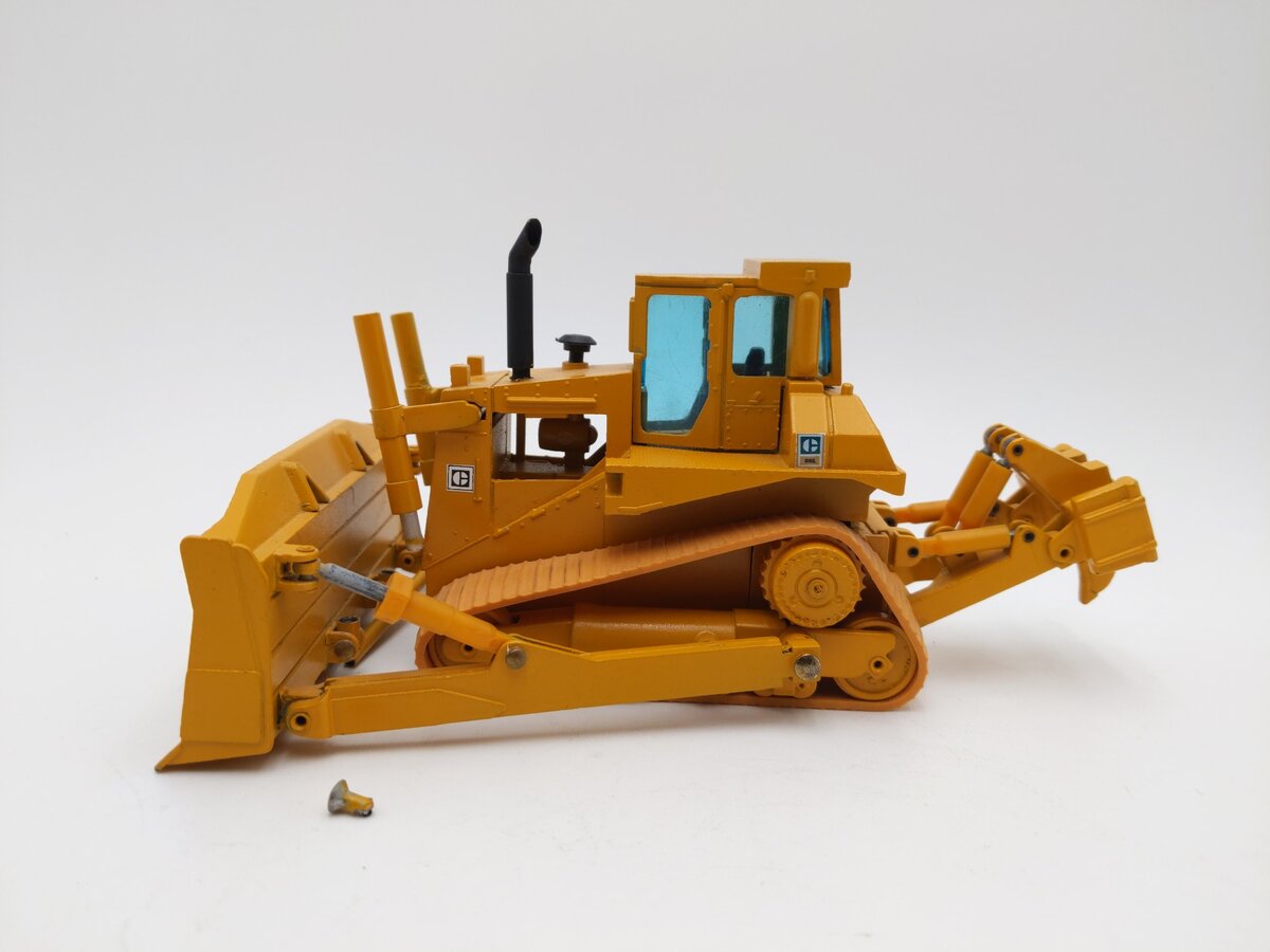 NZG 233 1:50 Scale CAT D9R Track-Type Tractor Diecast EX