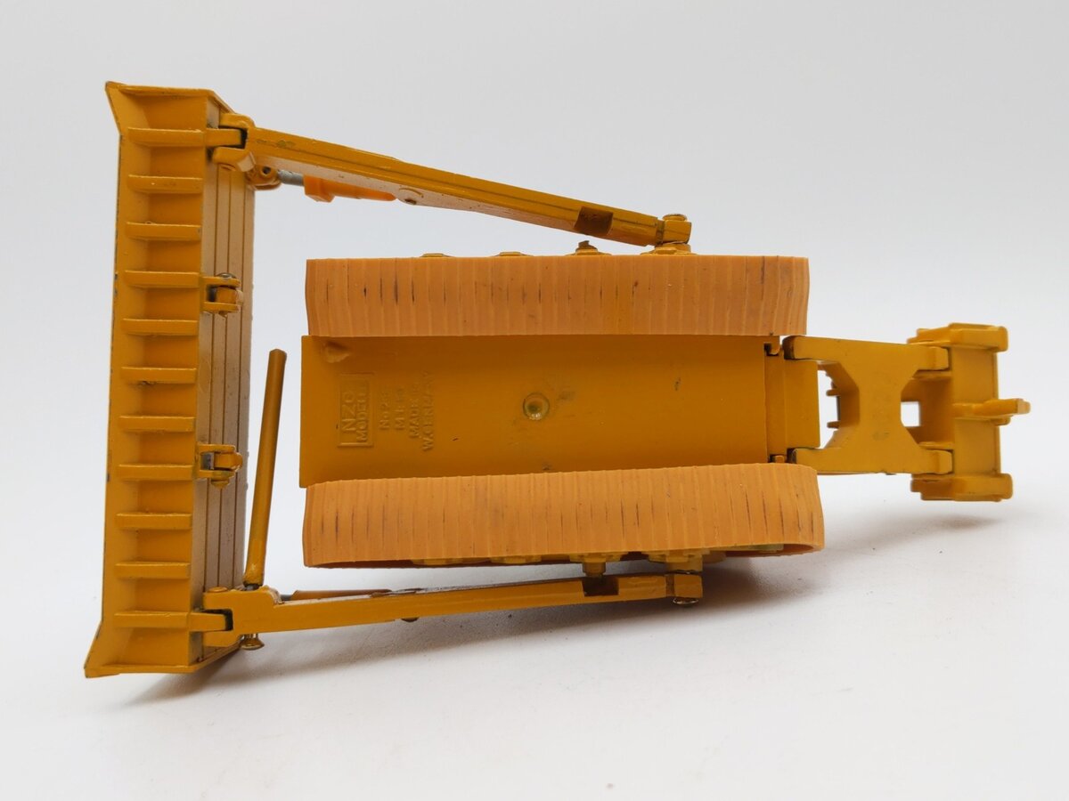 NZG 233 1:50 Scale CAT D9R Track-Type Tractor Diecast EX