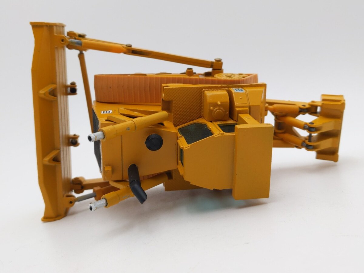 NZG 233 1:50 Scale CAT D9R Track-Type Tractor Diecast EX