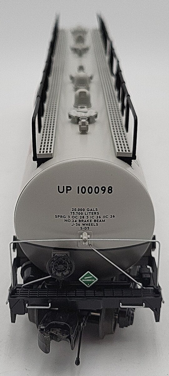 MTH 20-96205 O Gauge Union Pacific 20K Gallon 4-Compartment Tank Car #100098 EX
