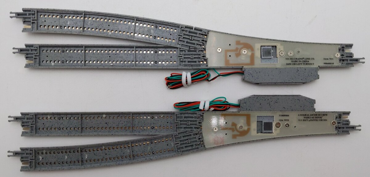 Micro-Trains Z Scale R490 13D Left & Right Turnout Pair EX