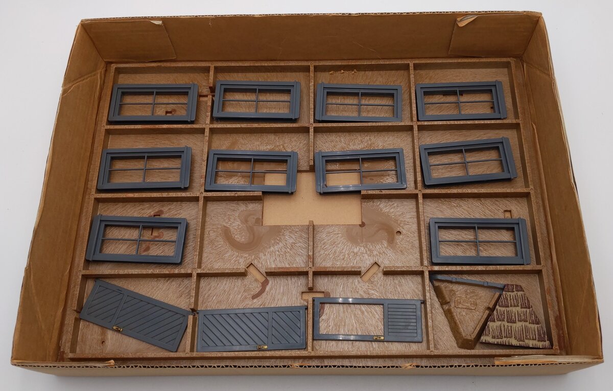 Aristo-Craft 7100 G Scale Victorian Train Station Kit LN/Box