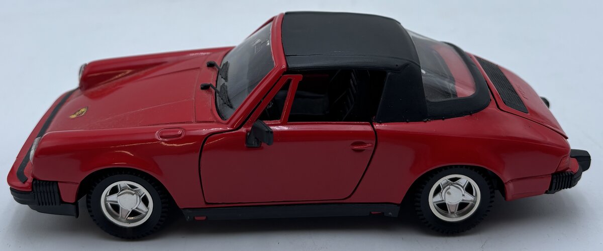 Polistil 02215 1:25 Red Porsche 911 SC EX