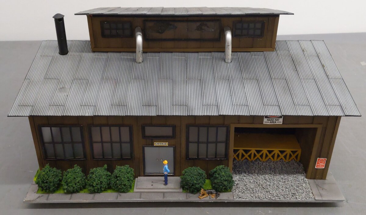 Menards 279-4452 O Gauge Trackside Multipurpose Building EX