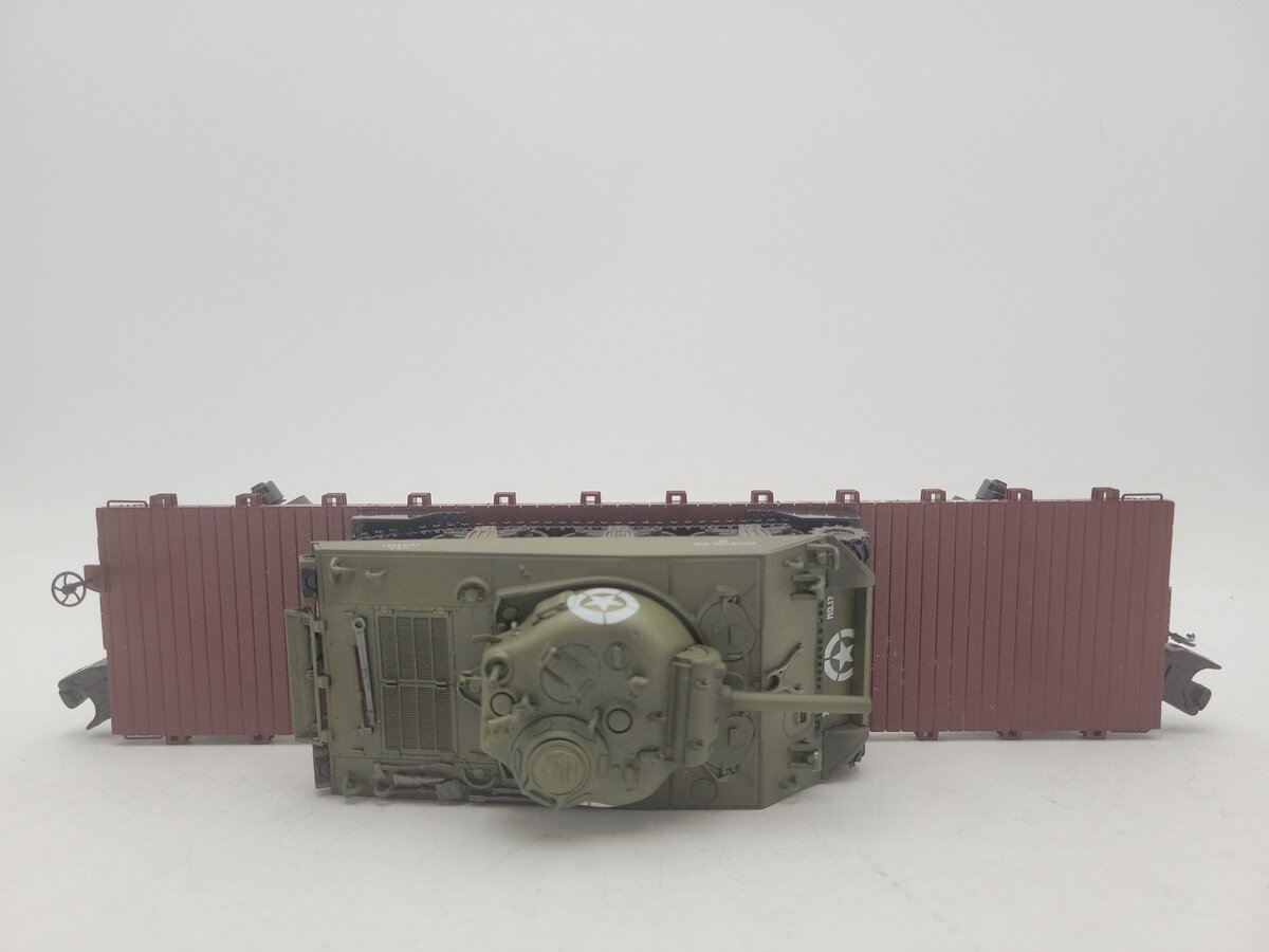 MTH 20-90549G O Gauge Pennsylvania 50-Ton Wood Flat Car w/ 1 Sherman Tank EX