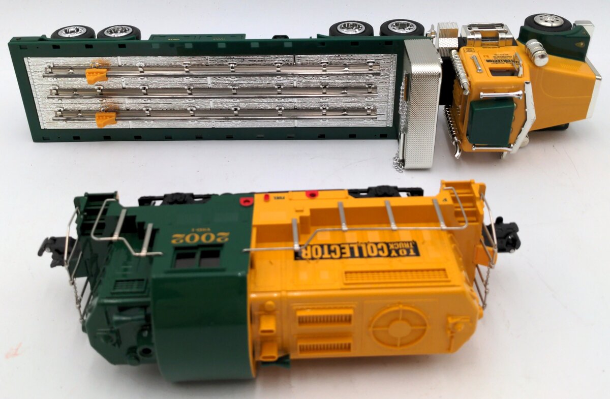 Taylor Made Trucks 2002 O Flatbed Truck W/Diesel Locomotive Limited Edition 2002 EX/Box