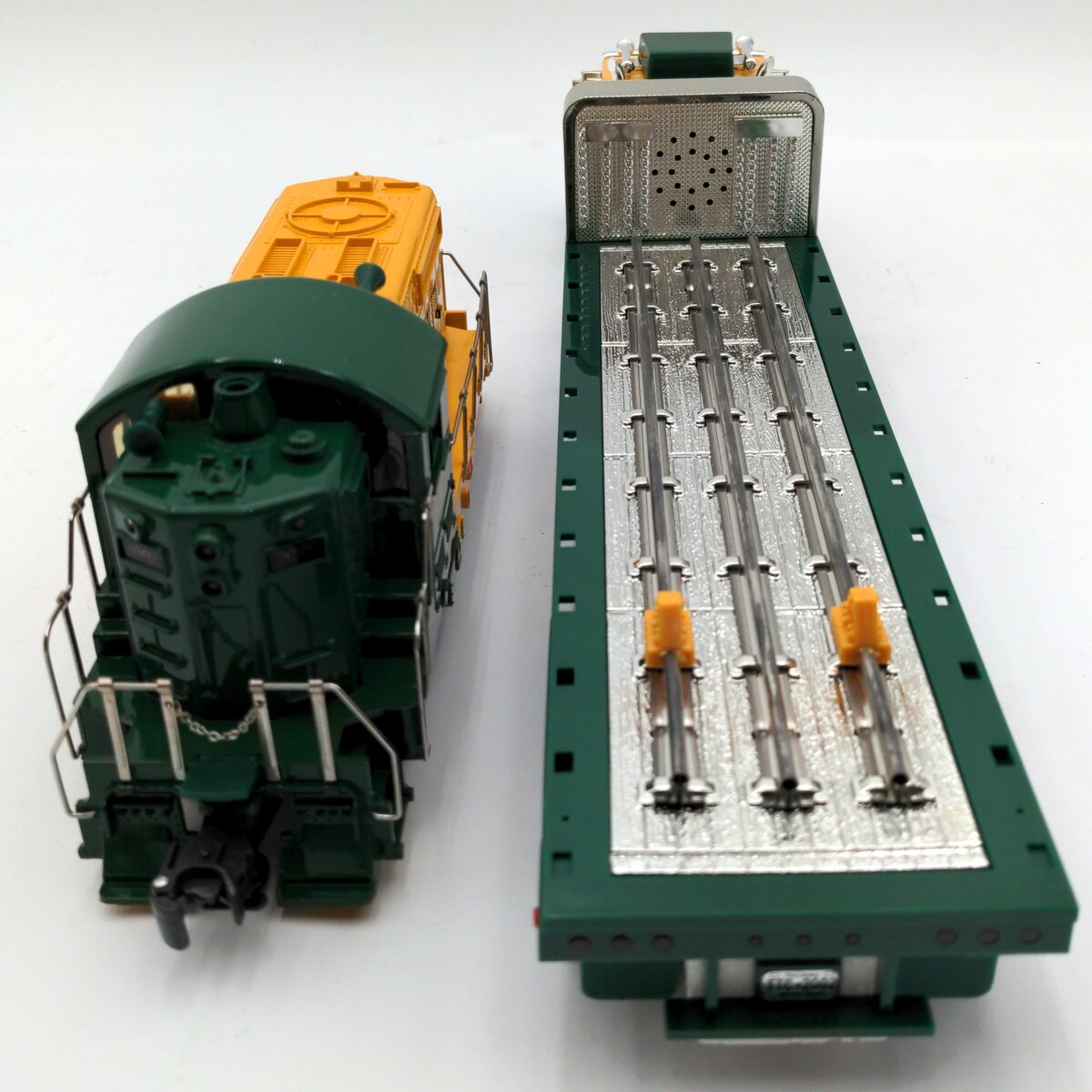 Taylor Made Trucks 2002 O Flatbed Truck W/Diesel Locomotive Limited Edition 2002 EX/Box
