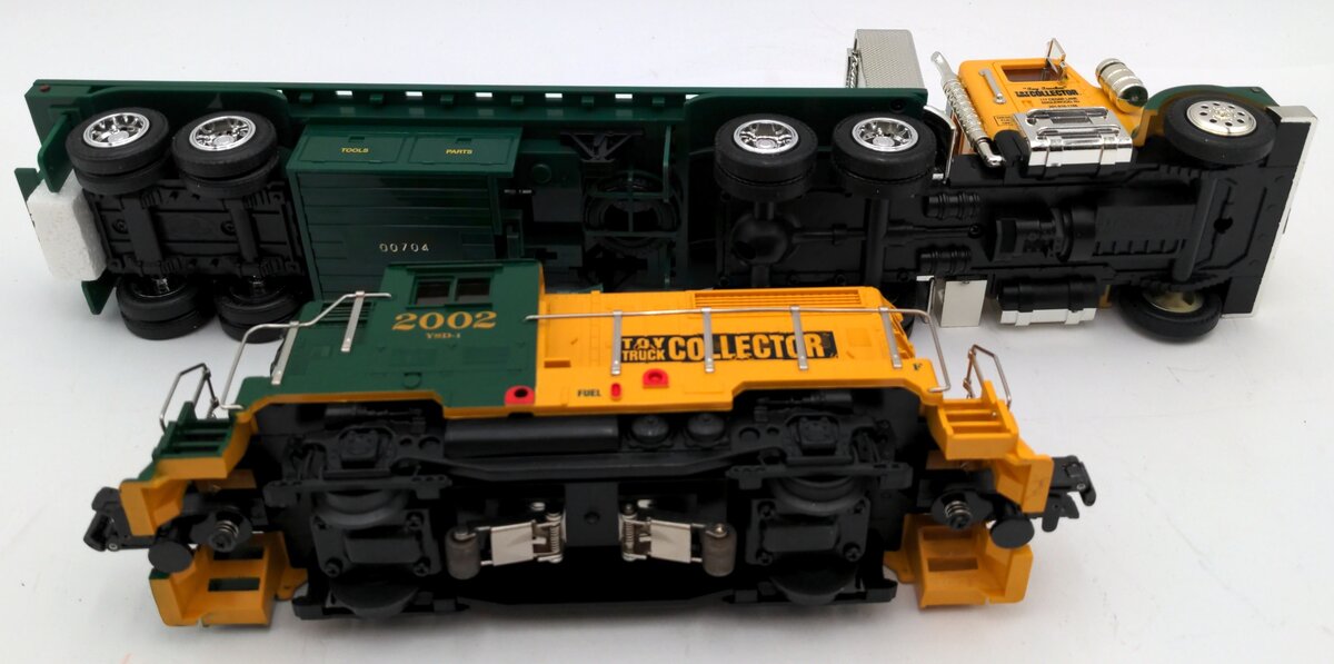 Taylor Made Trucks 2002 O Flatbed Truck W/Diesel Locomotive Limited Edition 2002 EX/Box