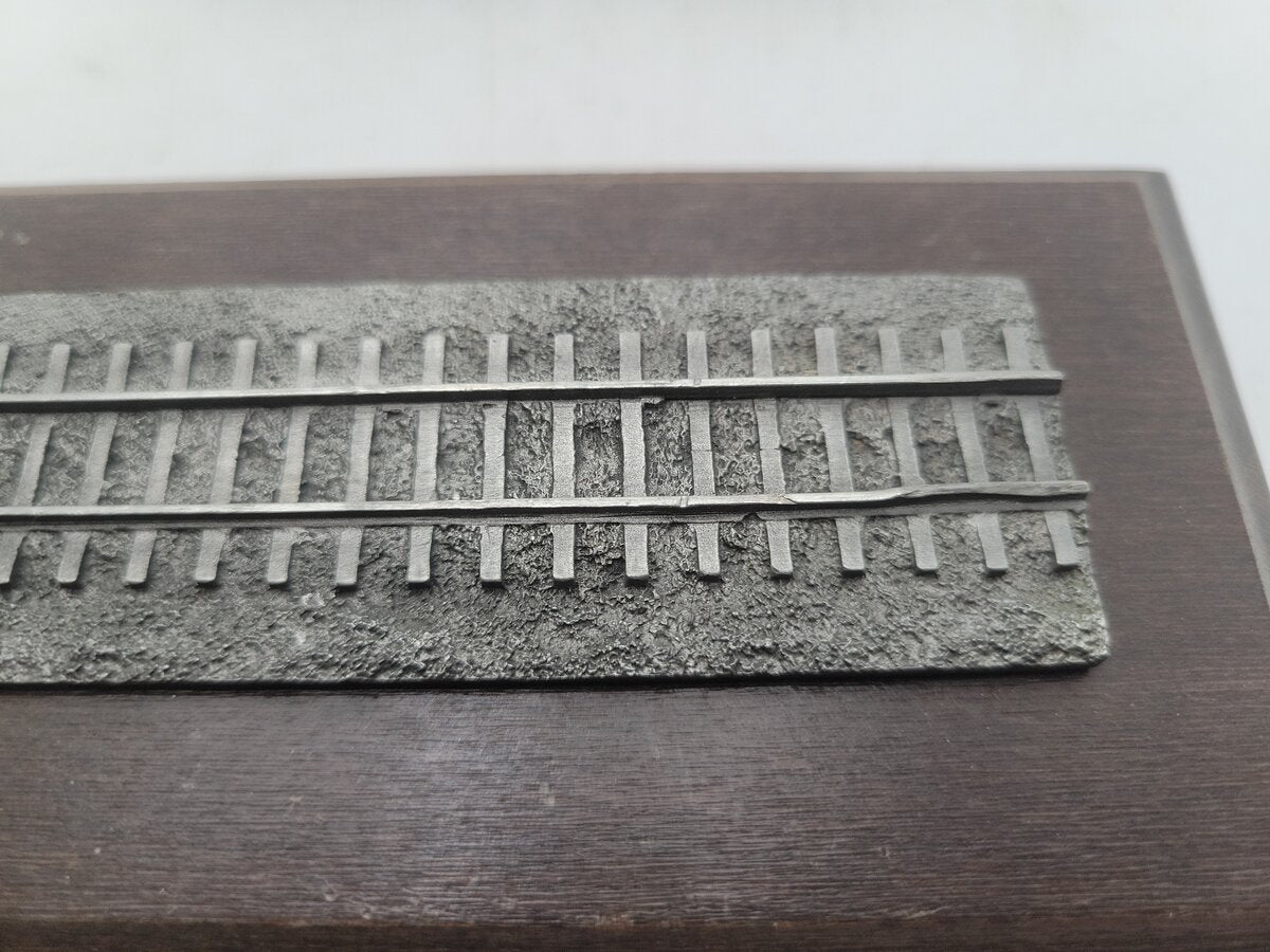 Danbury Mint 2900 1:153 Santa Fe Pewter Train with Display EX