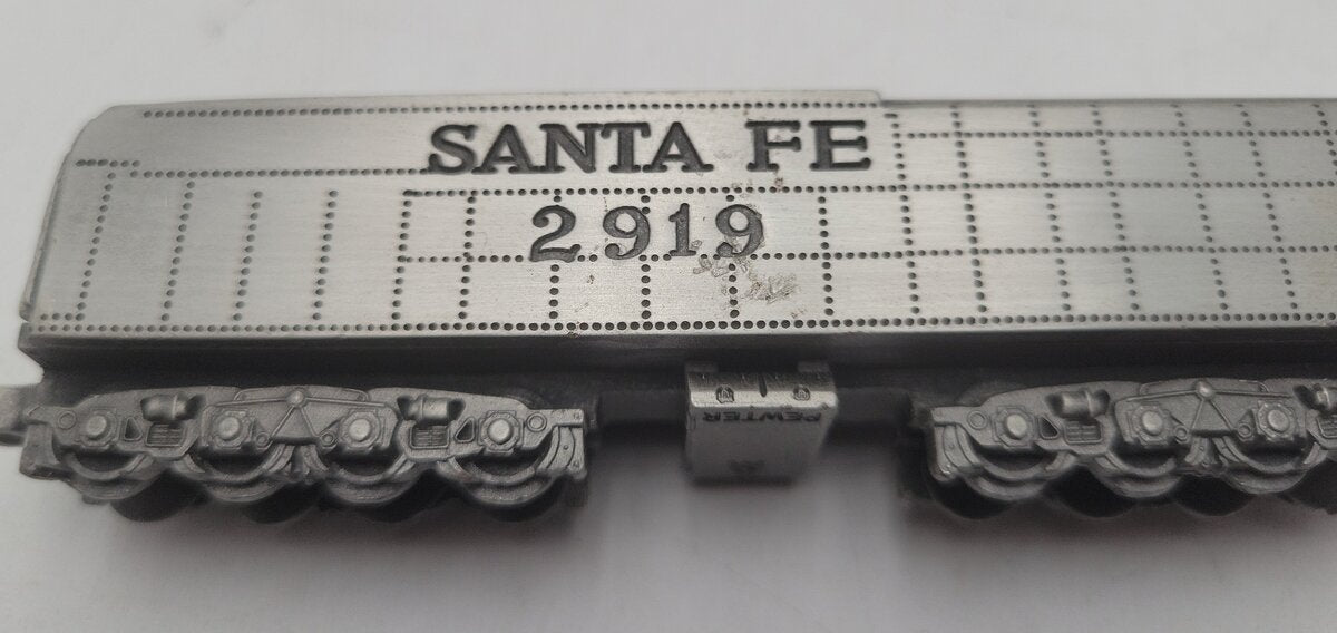 Danbury Mint 2900 1:153 Santa Fe Pewter Train with Display EX