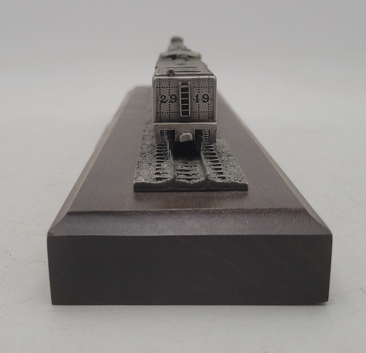 Danbury Mint 2900 1:153 Santa Fe Pewter Train with Display EX