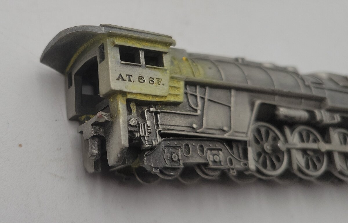 Danbury Mint 2900 1:153 Santa Fe Pewter Train with Display EX