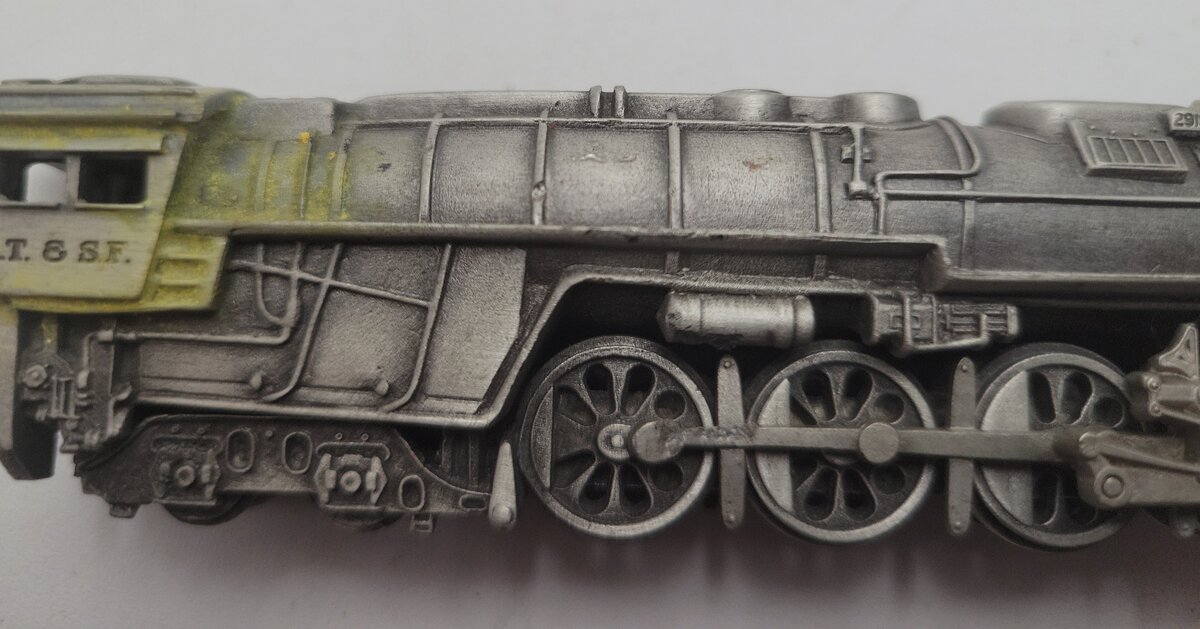 Danbury Mint 2900 1:153 Santa Fe Pewter Train with Display EX