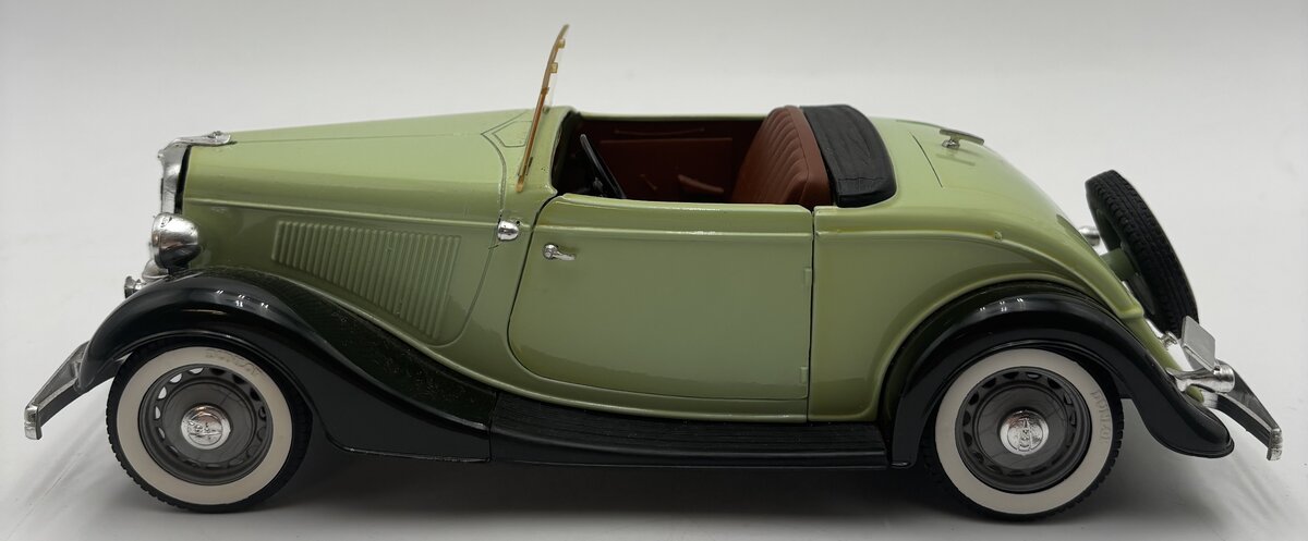 Solido 1:19 Ford V8 Echelle Roadster EX