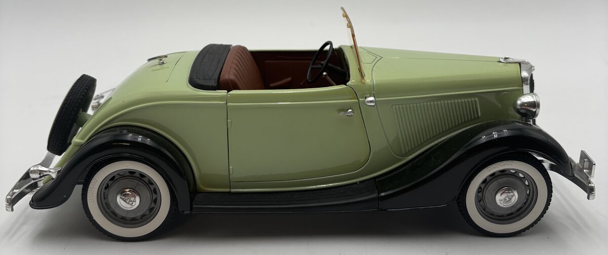 Solido 1:19 Ford V8 Echelle Roadster EX