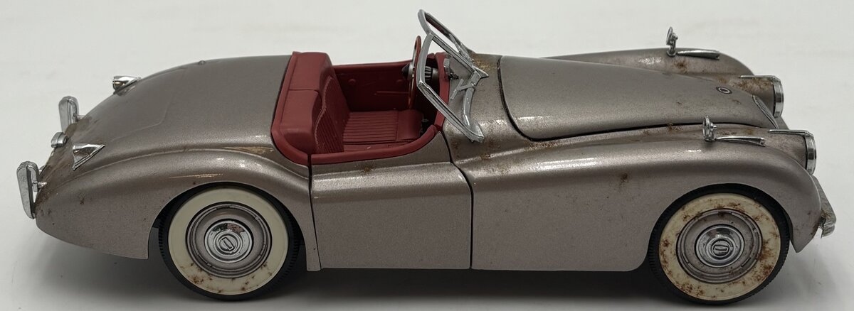 Danbury Mint 1:24 1949 Jaguar XK120 in Grey EX