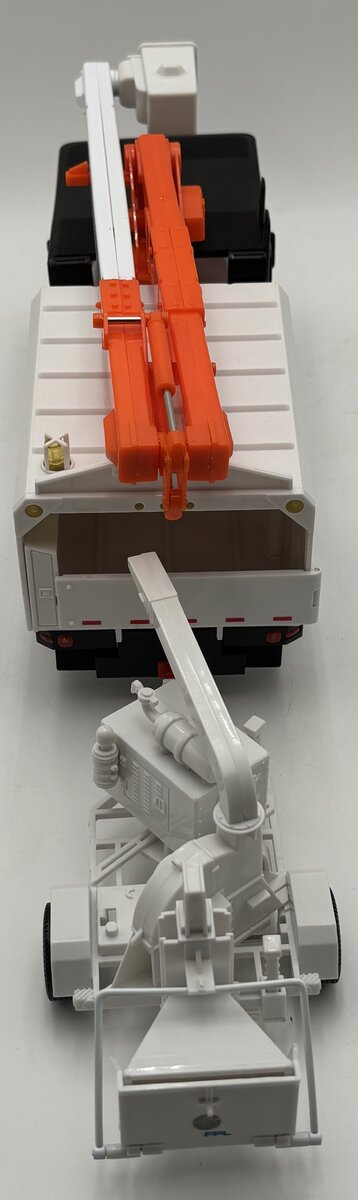 DG Productions 1999-2-1 1:24 GMC Altec FPL Bucket Truck w/Wood Chipper Trailer LN/Box