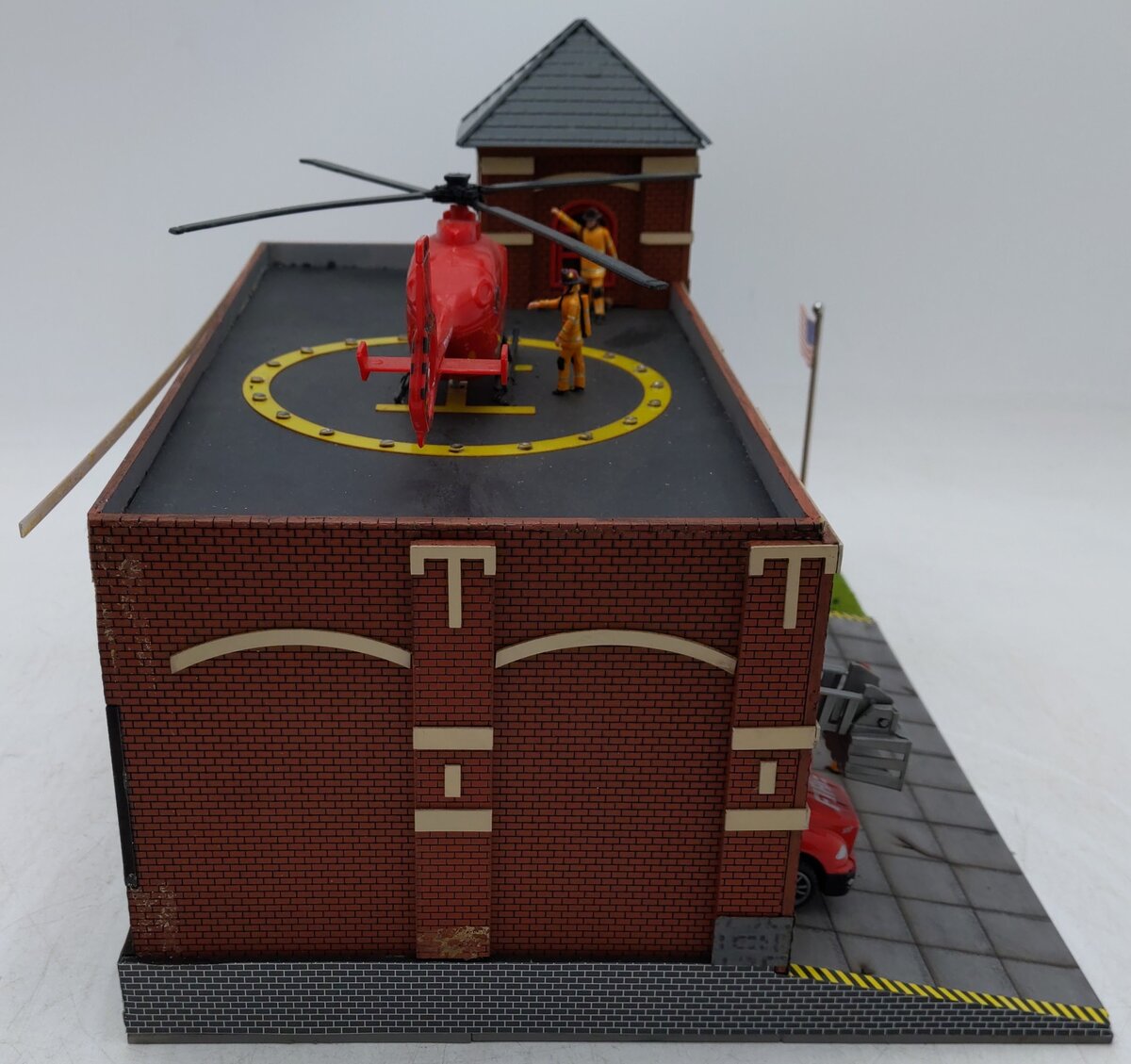 Menards 279-5927 O Scale Fire Station Building #9
