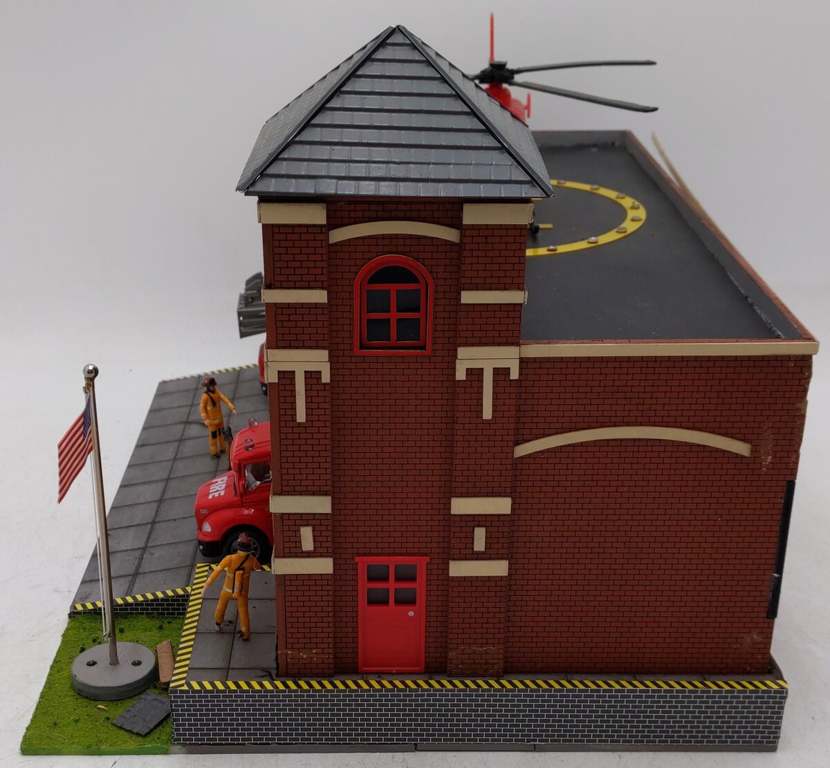 Menards 279-5927 O Scale Fire Station Building #9