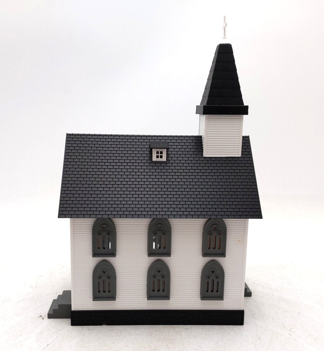 MTH 30-9002 O Gauge White Country Church with Gray Roof & Shutters #5 EX