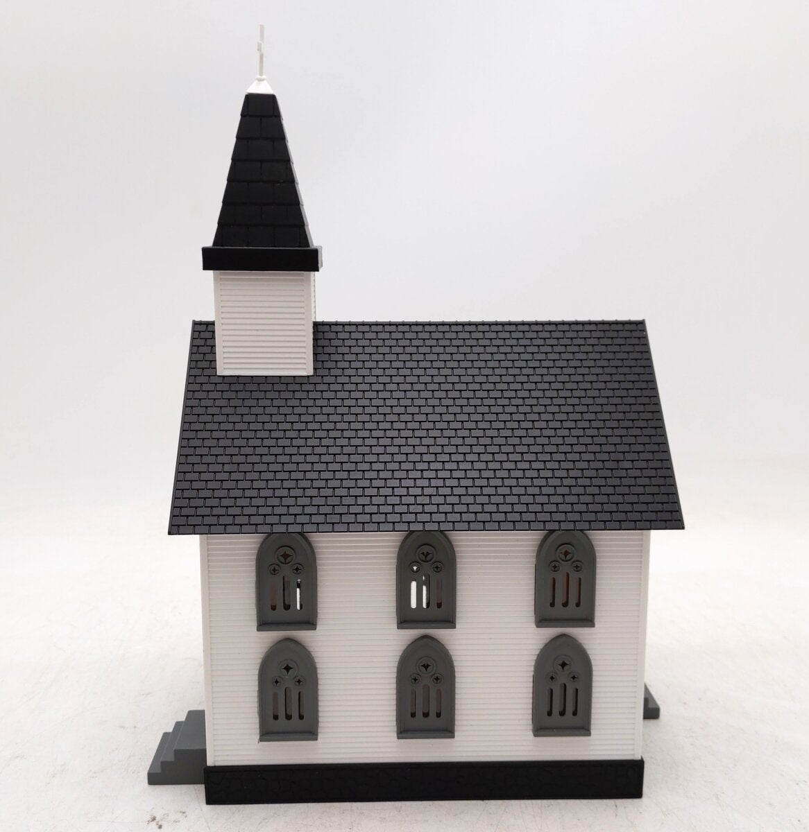 MTH 30-9002 O Gauge White Country Church with Gray Roof & Shutters #5 EX