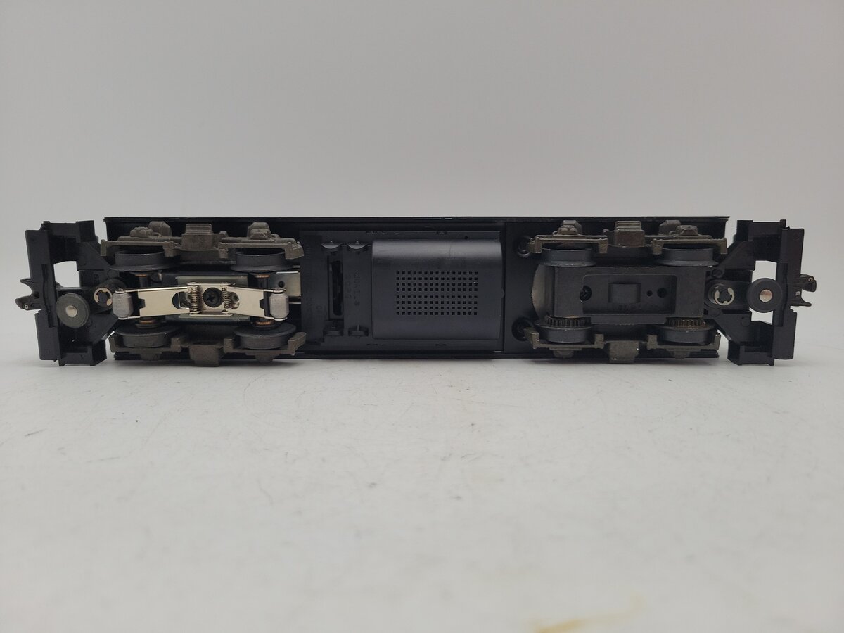 Lionel 6-8477 O Gauge New York Central GP9 Powered Diesel Engine #8477 with Horn EX/Box