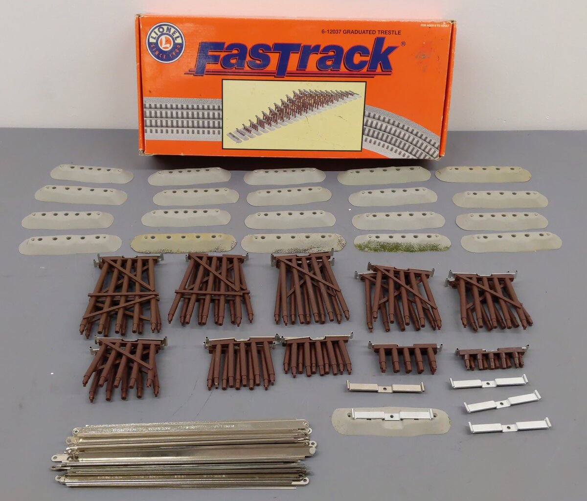 Lionel 6-12037 O FasTrack Graduated Trestle Set VG/Box