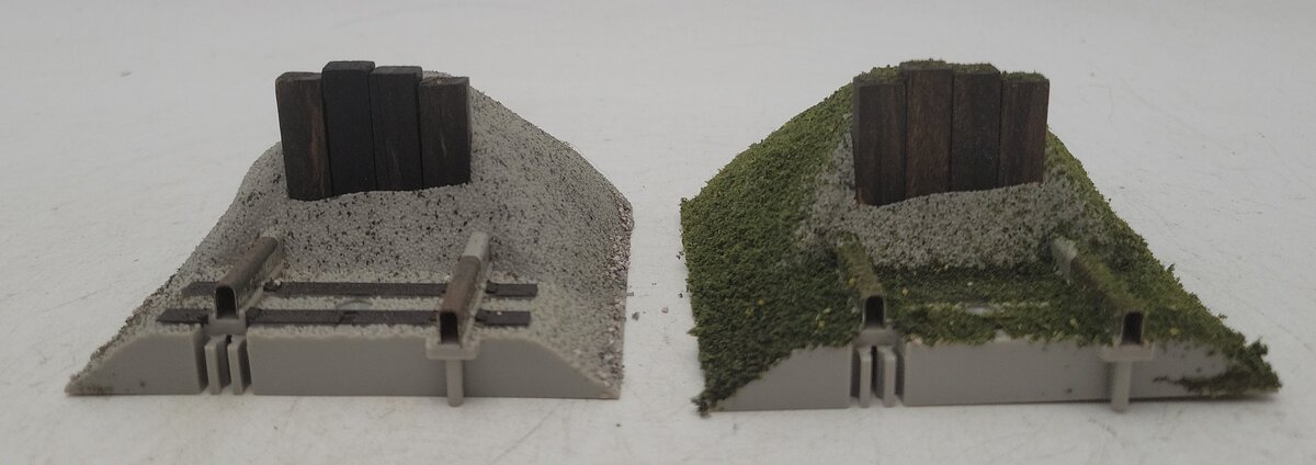 Lionel 6-12059 O Scale Fast Track Earthen Bumpers (Pack of 2)/Box