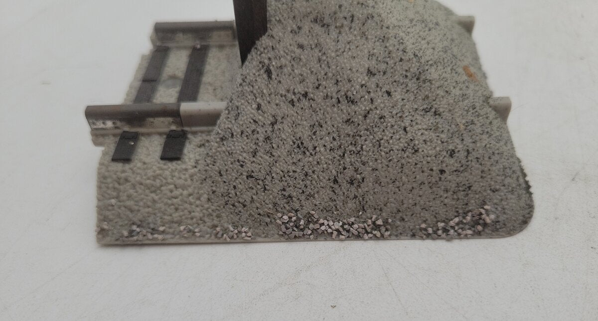 Lionel 6-12059 O Scale Fast Track Earthen Bumpers (Pack of 2)/Box