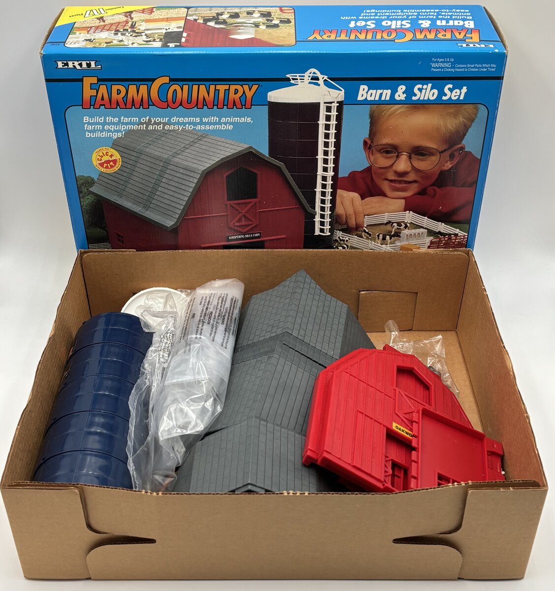 Ertl 4242 S Farm Country Barn & Silo Set LN/Box