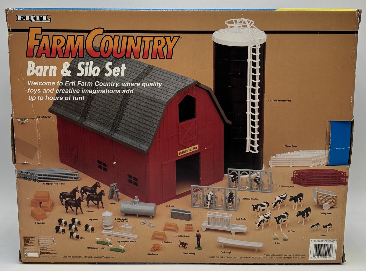 Ertl 4242 S Farm Country Barn & Silo Set LN/Box