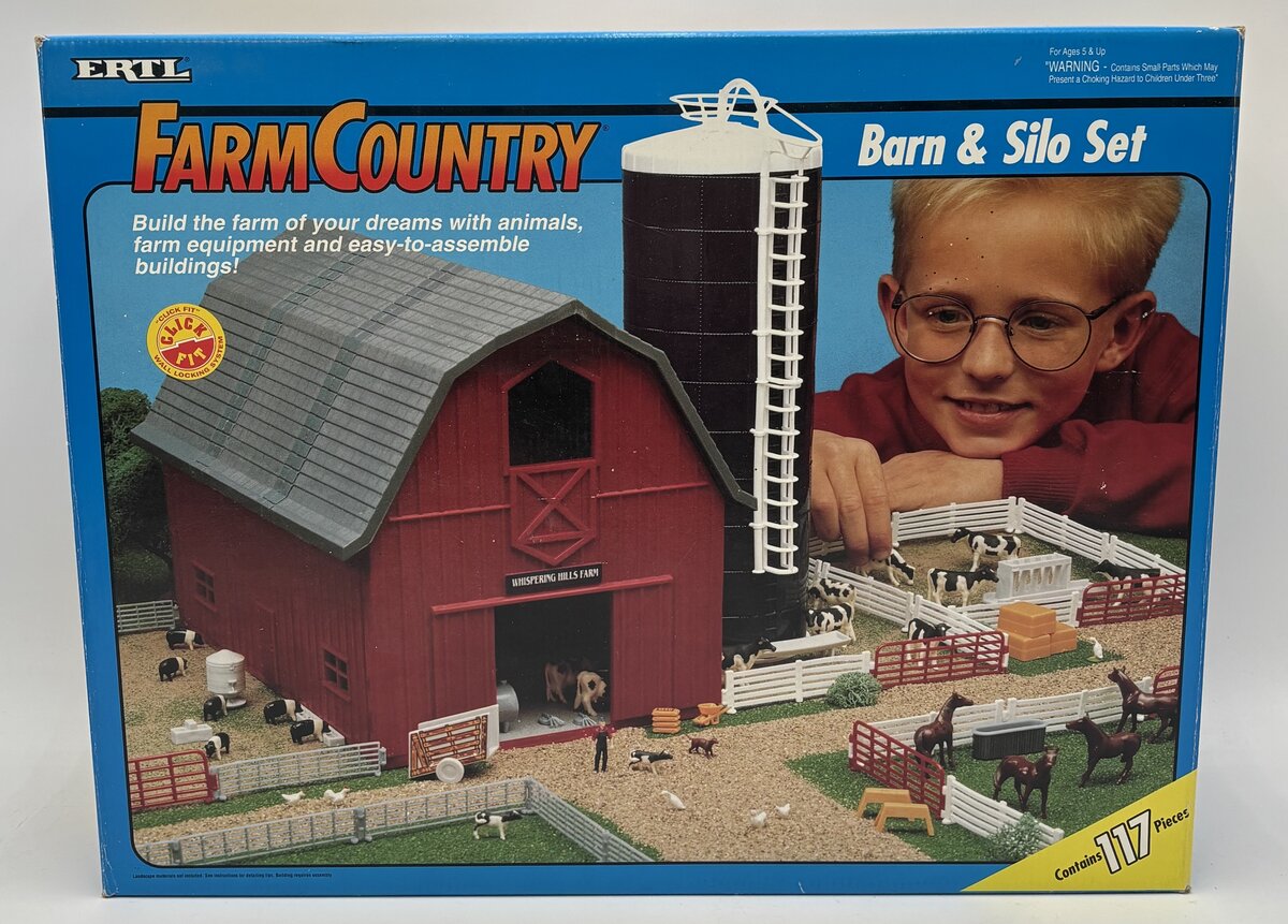 Ertl 4242 S Farm Country Barn & Silo Set LN/Box