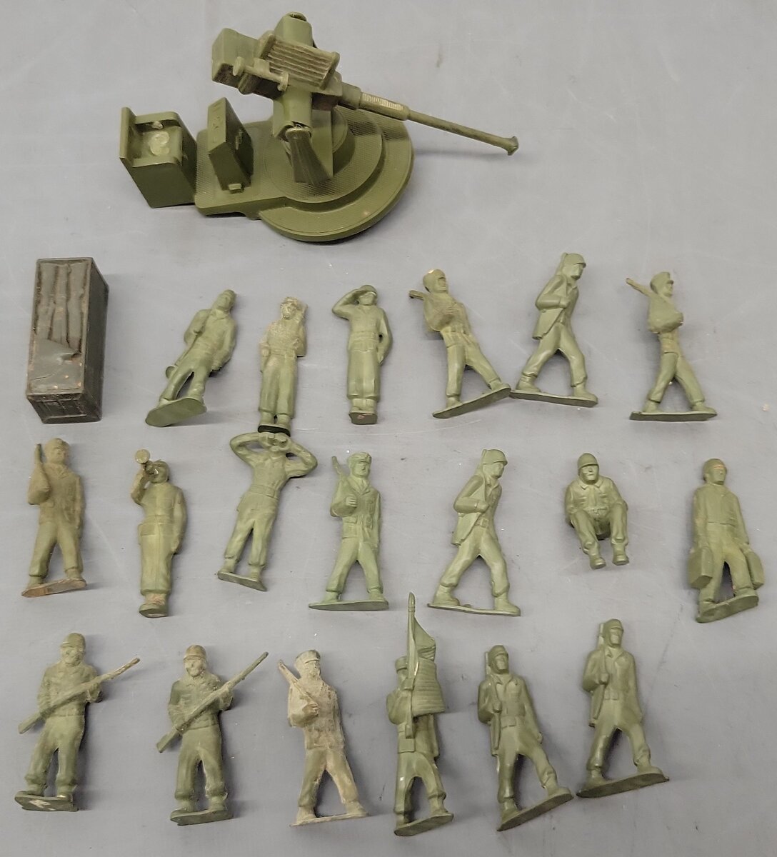 Marx Vintage O U.S. Army Tinplate Buildings w/Plastic Trucks & Soldiers [6] VG