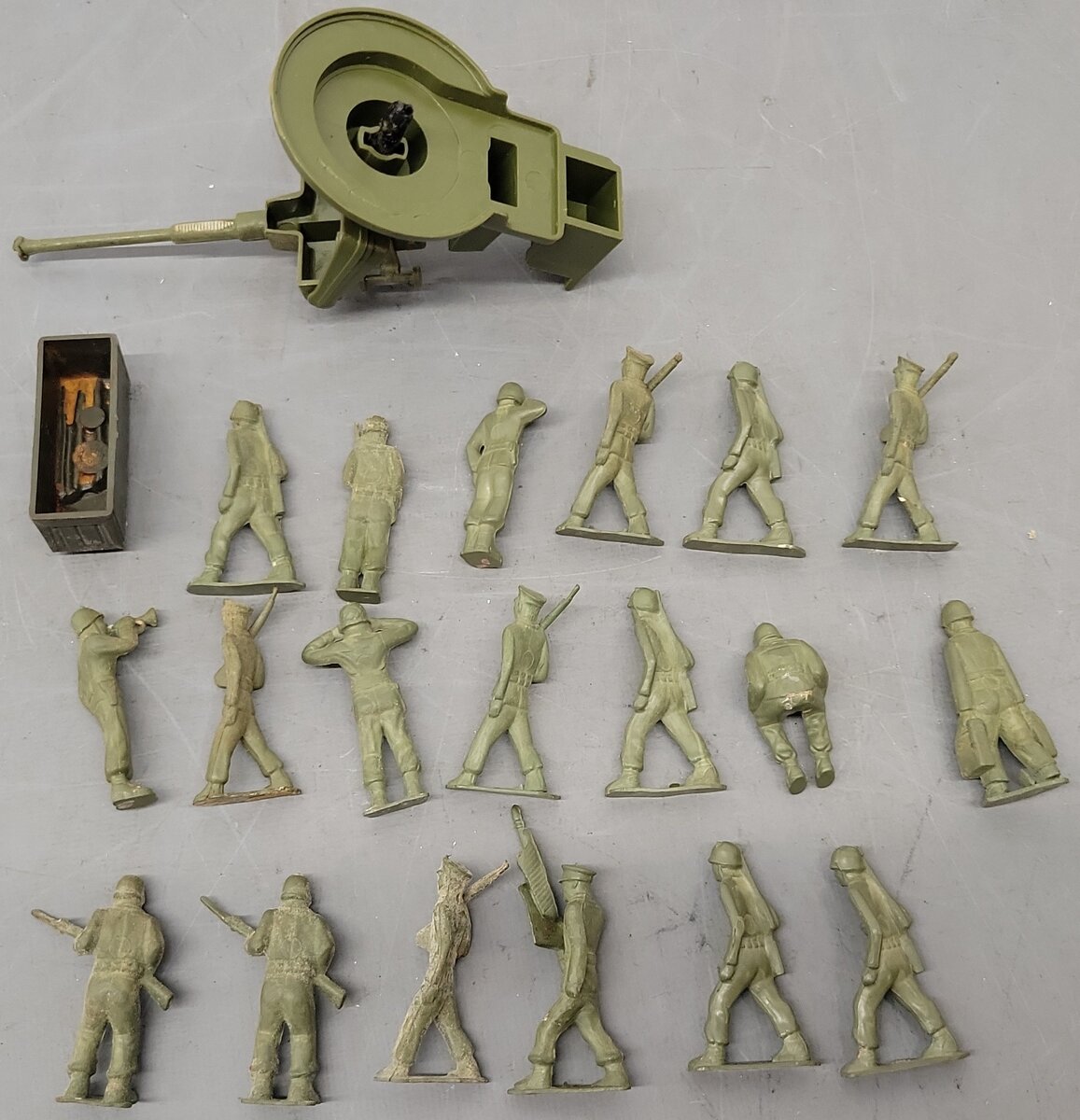 Marx Vintage O U.S. Army Tinplate Buildings w/Plastic Trucks & Soldiers [6] VG
