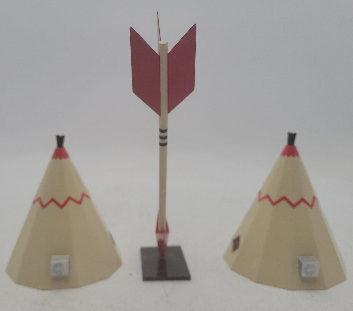 Bachmann 35205 HO Teepee Hotel 2 Teepees w/Arrow Built Up EX/Box