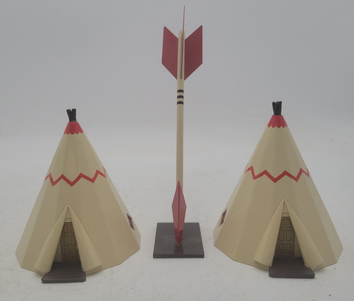 Bachmann 35205 HO Teepee Hotel 2 Teepees w/Arrow Built Up EX/Box