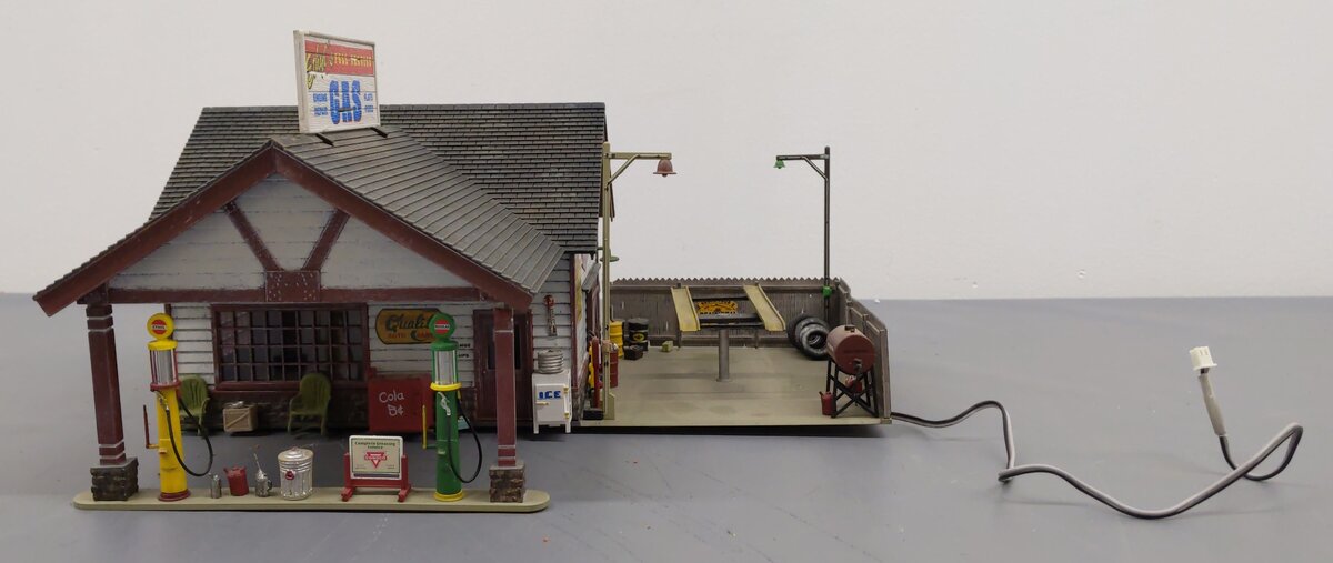 Woodland Scenics BR5849 O Built-&-Ready Ethyl's Gas & Service Building EX/Box