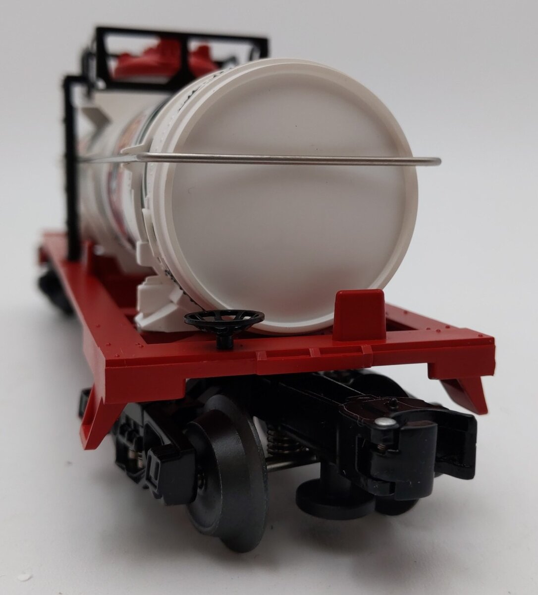 Lionel 6-36108 O Gauge Candy Cane Single Dome Tank Car LN/Box