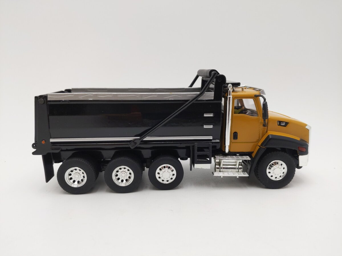 DieCast Masters 85290 1:50 Caterpillar CT660 Core Classics Dump Truck EX/Box
